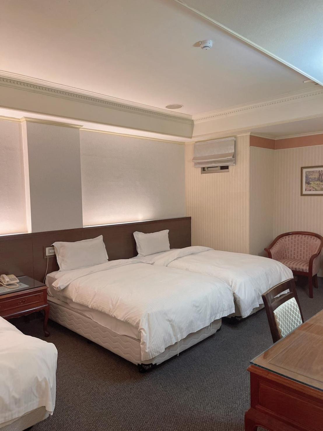 Duke Business Hotel Taoyuan Bagian luar foto