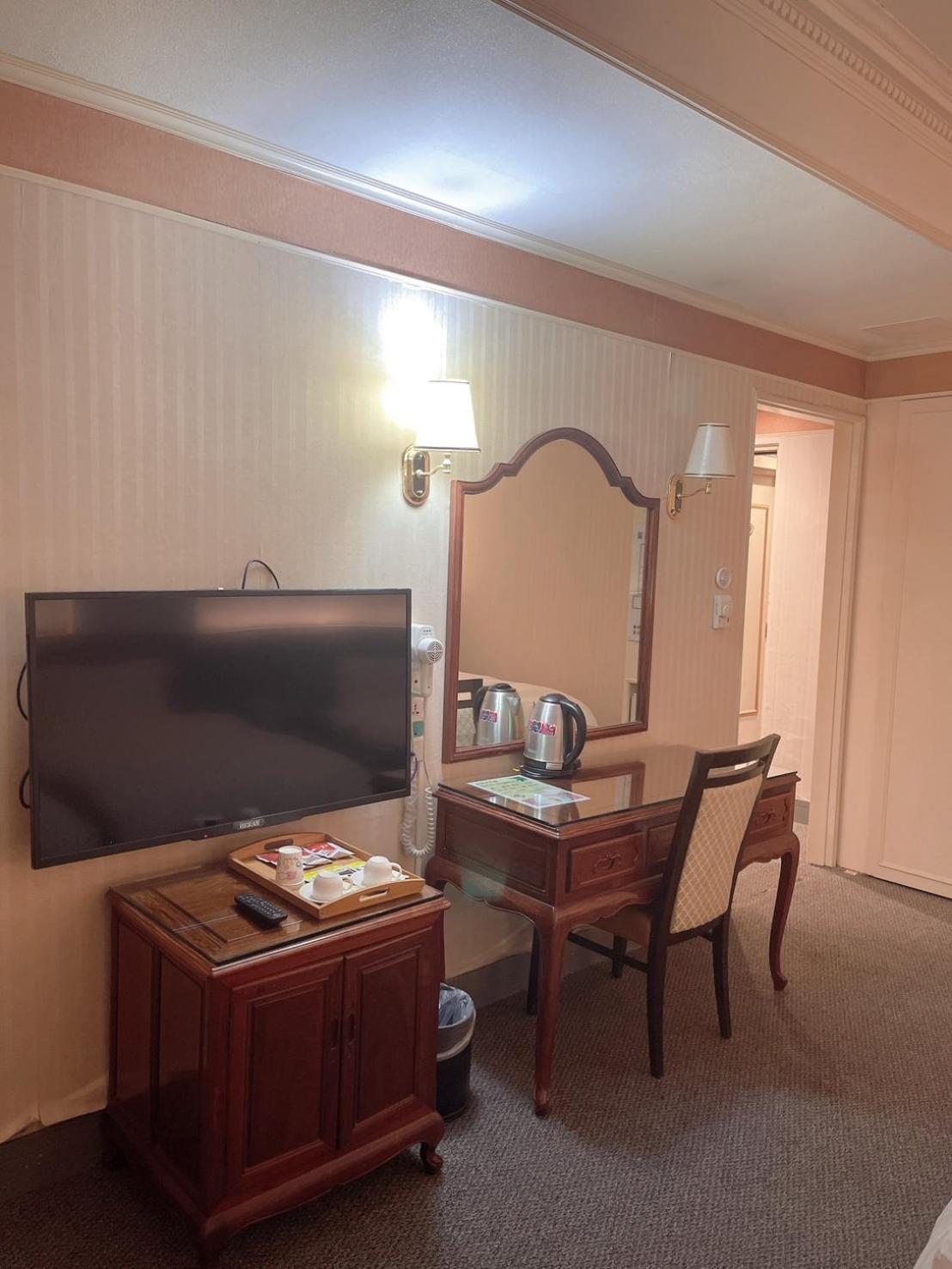 Duke Business Hotel Taoyuan Bagian luar foto