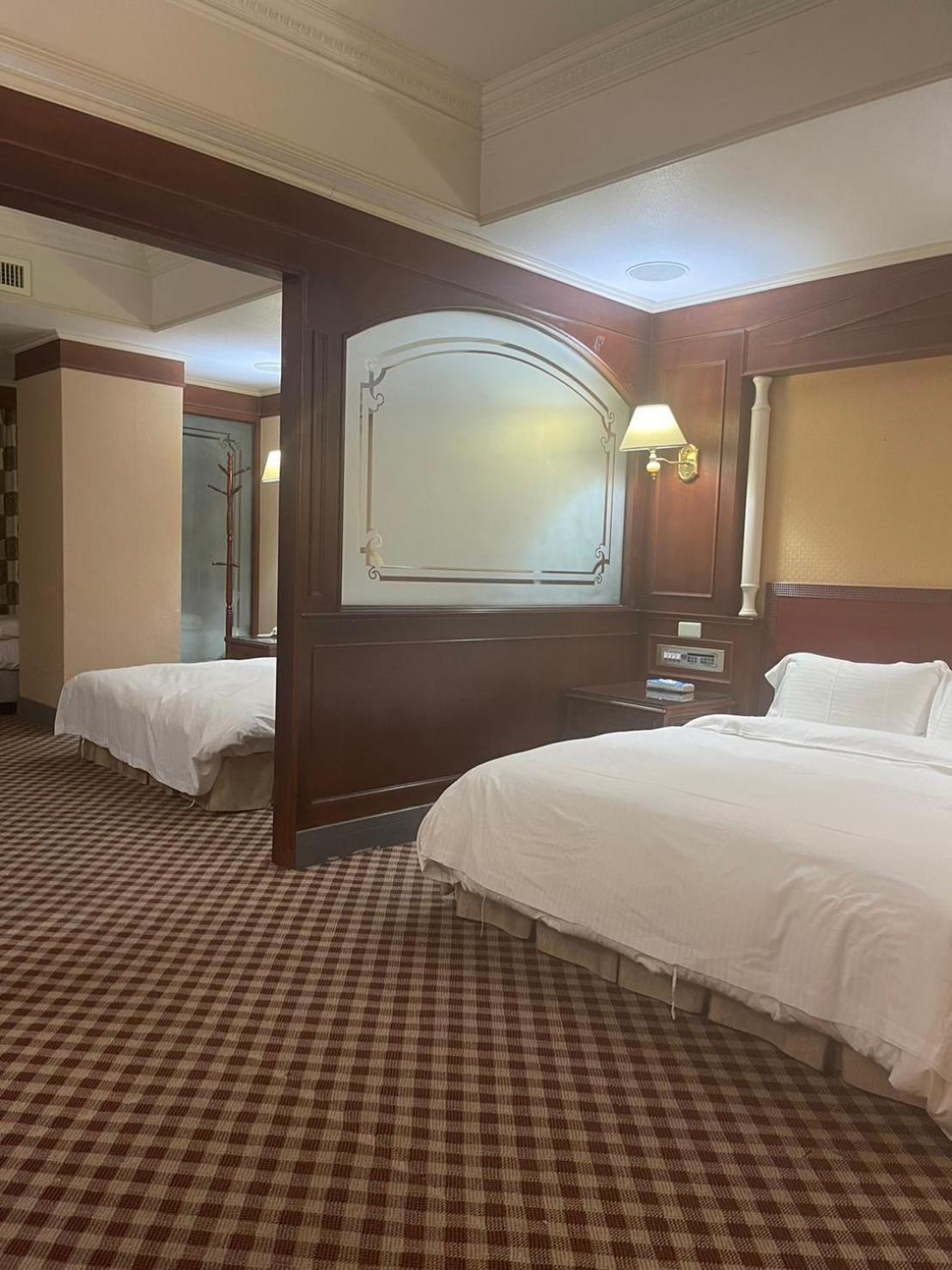 Duke Business Hotel Taoyuan Bagian luar foto